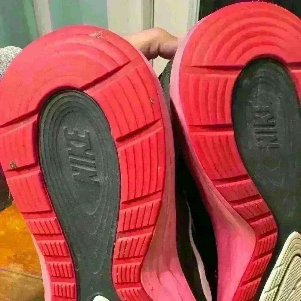 Used Women’s Nike Shoes Size 10
